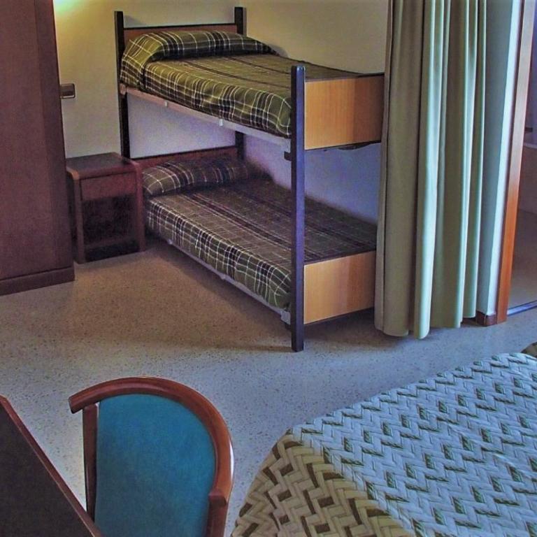 Hotel La Masia - Family Room (2 Adults + 2 Children) - 5