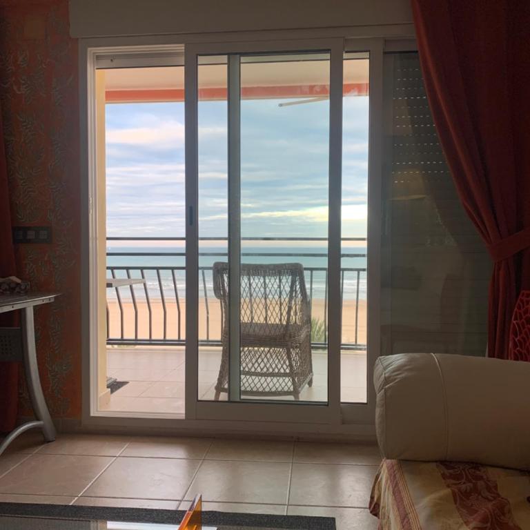 Magnificos Apartamentos Ondina en la Primera Linea de la Playa de Gandia - Apartamento - 1