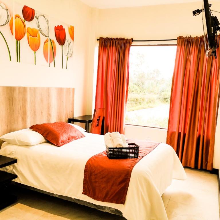Hotel Las Mercedes Airport-Quito - Matrimony Room - 1