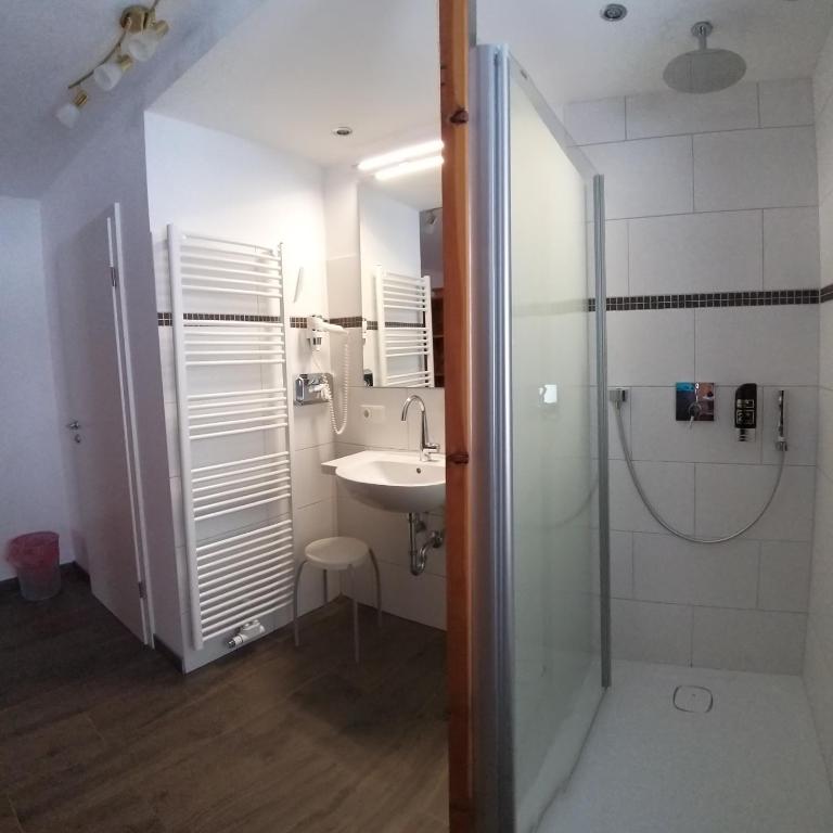 Tourist Hotel Boehm - Doppelzimmer mit Balkon - 5