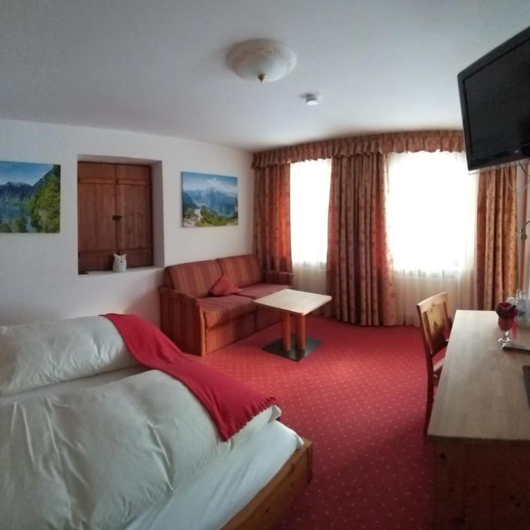 Tourist Hotel Boehm - Doppelzimmer mit Balkon - 3