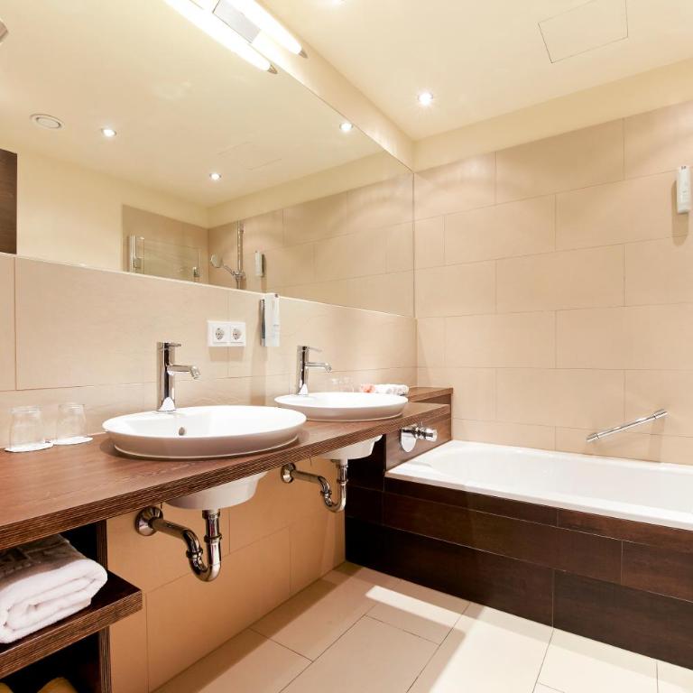 Parkhotel Pörtschach - Das Hotelresort mit Insellage am Wörthersee - Familiensuite mit Balkon - 4
