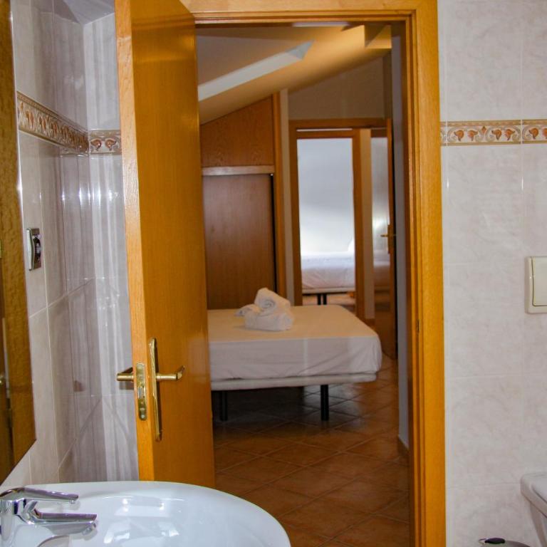 APARTAMENTS COLELLS - Apartamento de 3 dormitorios - 2