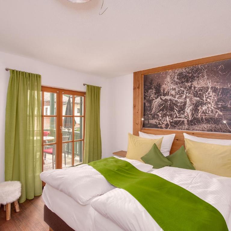 Ferienwohnungen Mayer inkl. Chiemgaukarte - Apartment mit 2 Schlafzimmern - 1