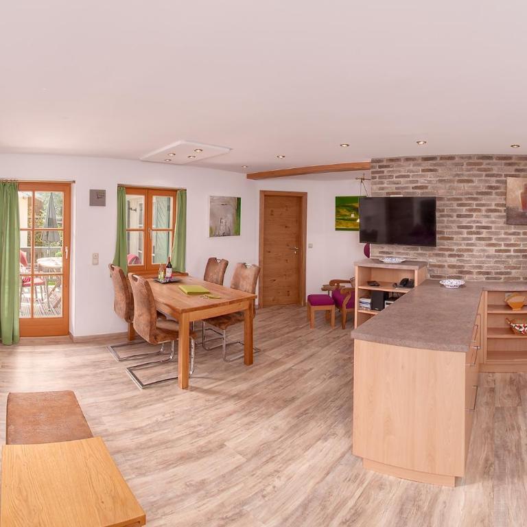 Ferienwohnungen Mayer inkl. Chiemgaukarte - Apartment mit 2 Schlafzimmern - 2