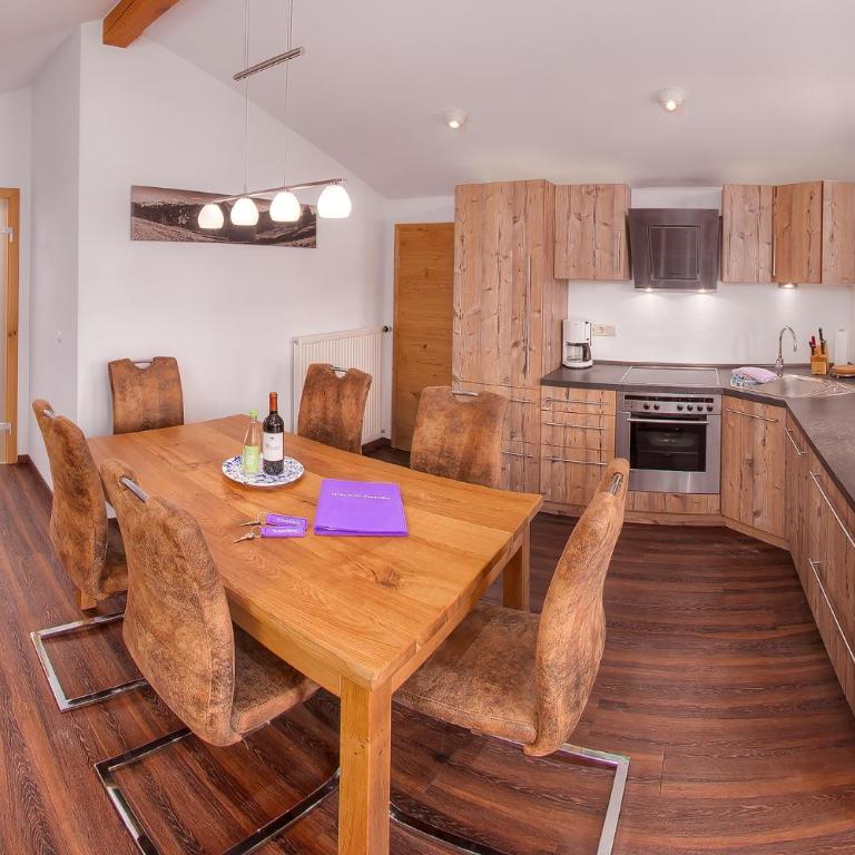 Ferienwohnungen Mayer inkl. Chiemgaukarte - Apartment mit Balkon - 1