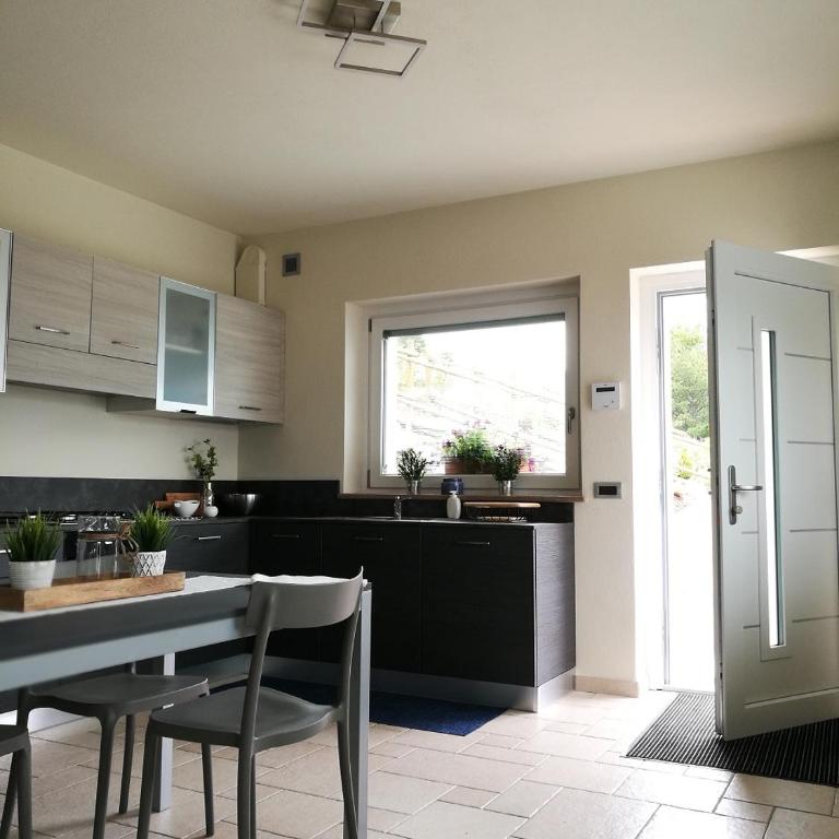A&G Apartment Aosta - Elegante Casa 100 mq su due piani con Wi-Fi-giardino-parcheggio - Casa con 2 Camere da Letto - 10