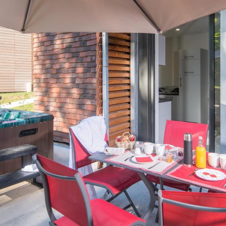 Plein Sud avec Jacuzzi Privatif et parking privé - Two-Bedroom Apartment - 2