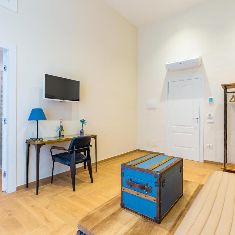 La Gatta Cenerentola Rooms - Deluxe Double Room with Balcony - 4