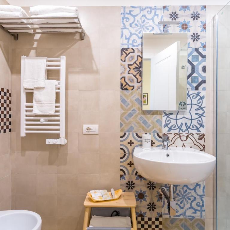 La Gatta Cenerentola Rooms - Deluxe Double Room with Balcony - 2