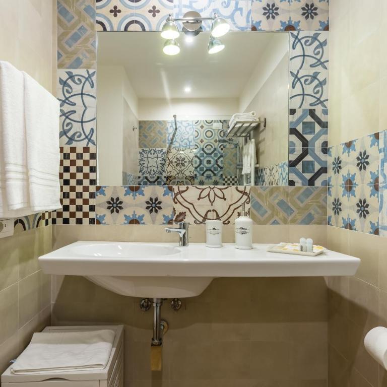 La Gatta Cenerentola Rooms - Deluxe Double Room (2 Adults + 1 Child) - 3