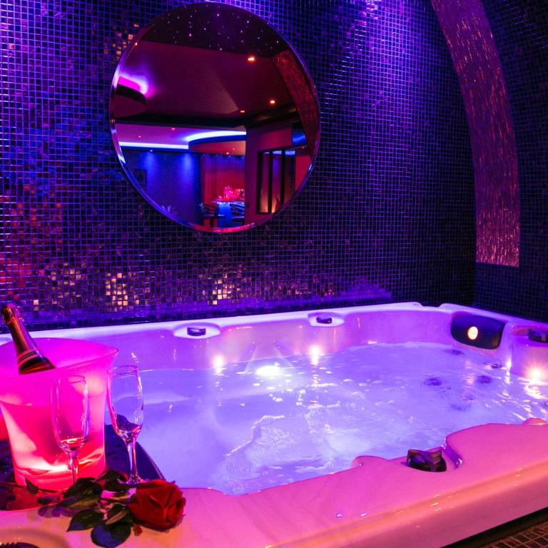 L'Insolite Spa Privatif ''Suite Luxueuse-Jacuzzi" - Appartement 1 Chambre - 2