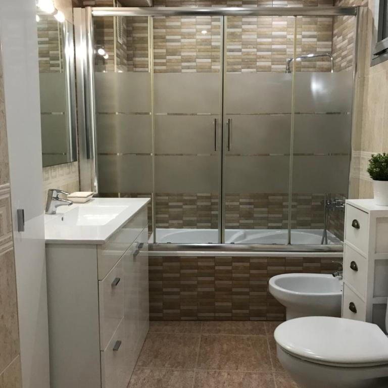 Apartamento con Parking Gratis en el Centro, 2 dormitorios - Apartamento de 2 dormitorios - 35