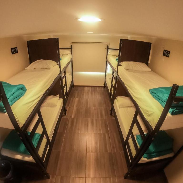 Folk Hostel - Cama en habitación compartida mixta de 8 camas - 8