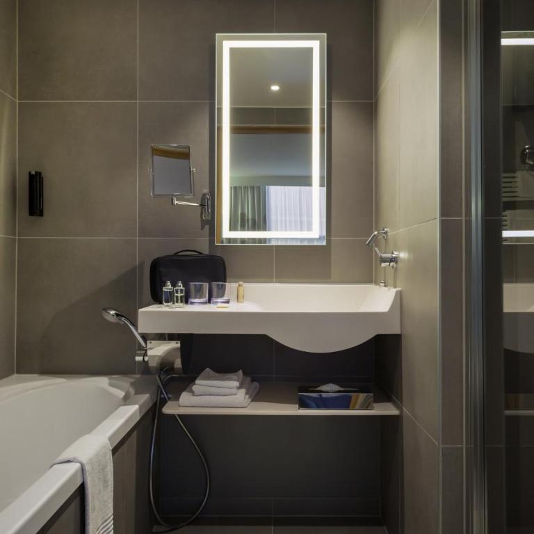 Novotel Genève Centre - Chambre Lit Queen-Size Supérieure avec Canapé - 6