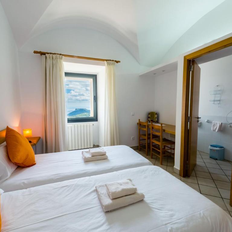 Petit Hotel Hostatgeria Sant Salvador - Habitación Doble - 2 camas - 1