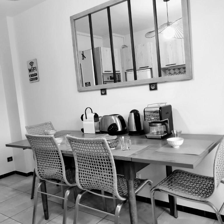 Bed and Break Annecy, appartement 90m2 avec parking, balcons - Three-Bedroom Apartment - 19