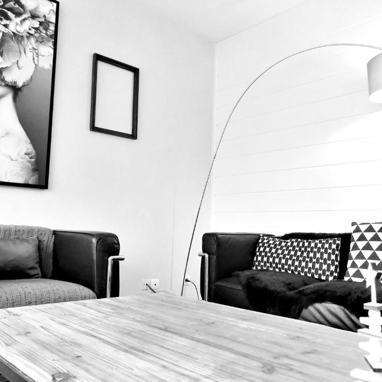 Bed and Break Annecy, appartement 90m2 avec parking, balcons - Three-Bedroom Apartment - 4
