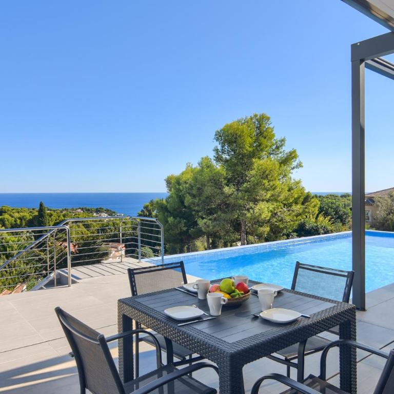Graham Holiday Rentals - Oasis - Villa - 35