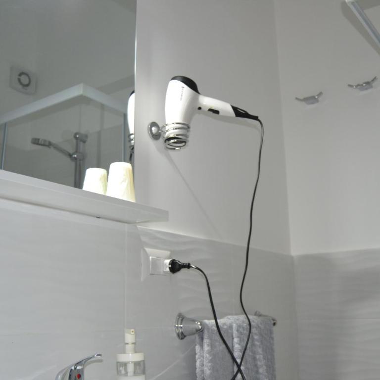 Gio House Pompei - Camera Tripla con Bagno Privato - 5