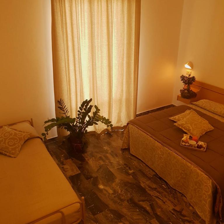 HOTEL ROMANTICA - Camera Familiare con Balcone - 7