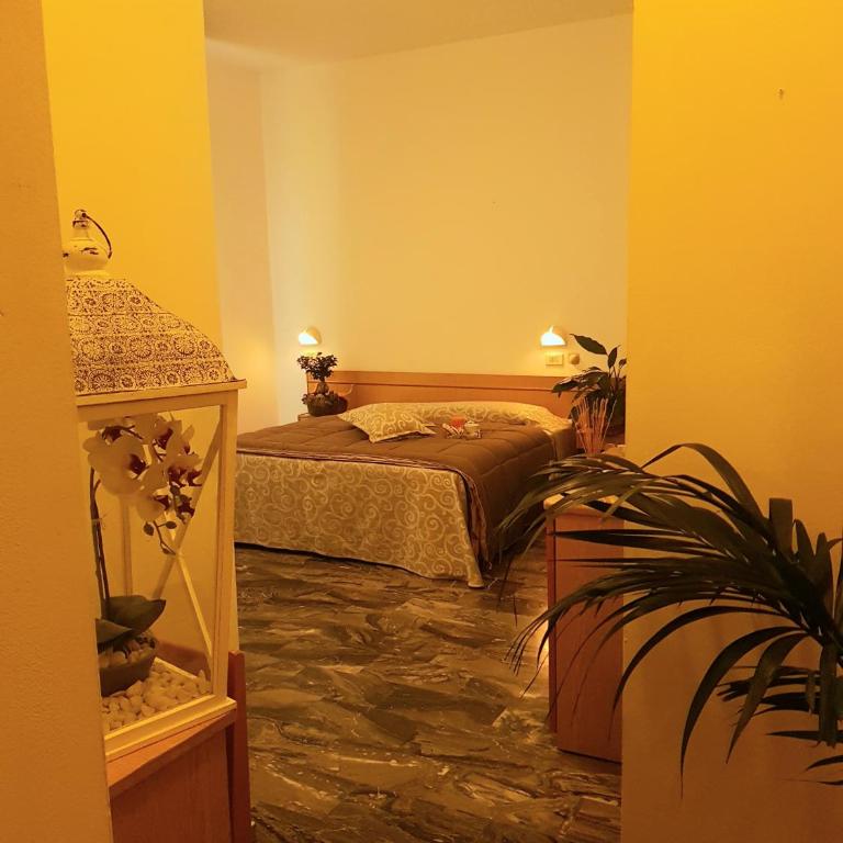 HOTEL ROMANTICA - Camera Familiare con Balcone - 8