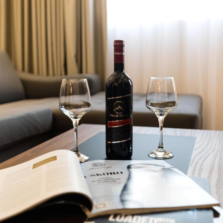 Apart Compliment - One-Bedroom Apartment - 6