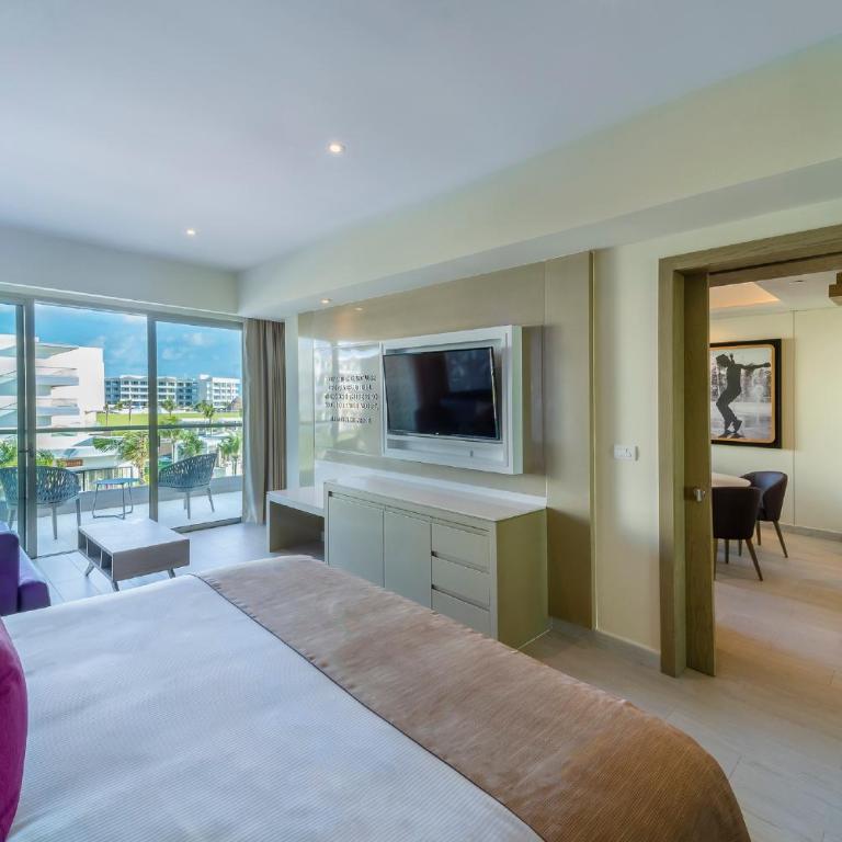 Planet Hollywood Cancun Adult Scene by Royalton, An Autograph Collection All-Inclusive Resort - Adults Only - Directors Suite One Bedroom - 4