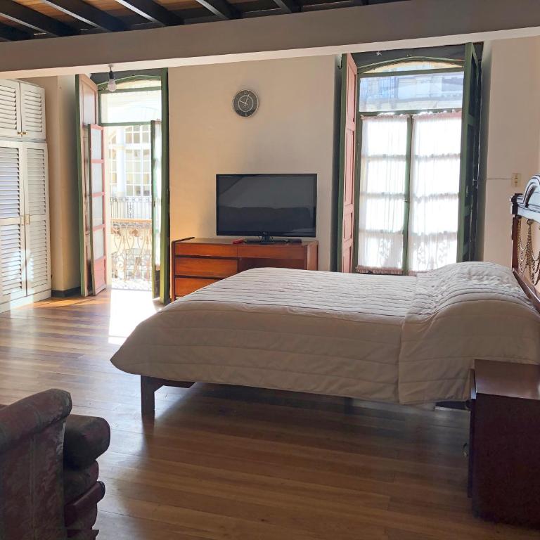 Hostal Latina - Family Room - 4