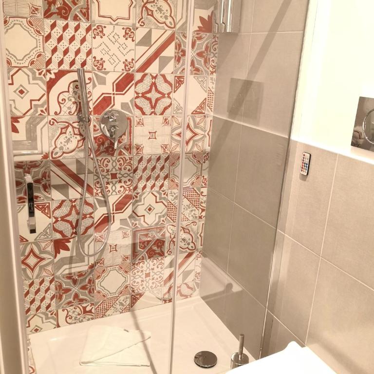 Frattina FF italian suites - Camera Matrimoniale Deluxe con Doccia - 1