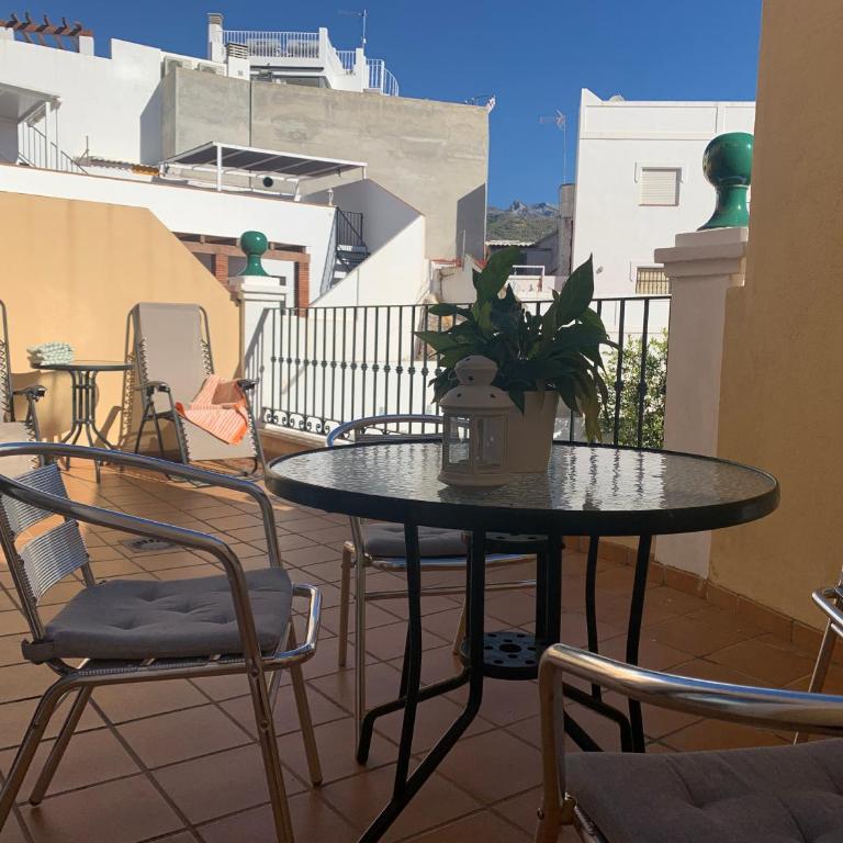 Apartamentos Nerjaluna - Estudio Doble con Terraza - 2 camas - 4
