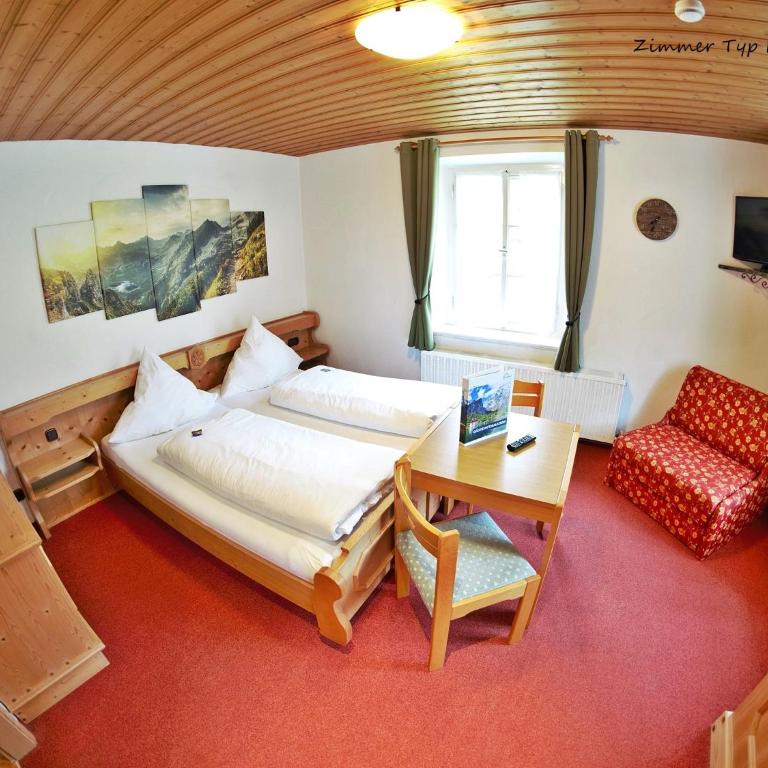 Gästehaus Siegllehen in Schönau am Königssee - Doppelzimmer mit Bergblick - 2