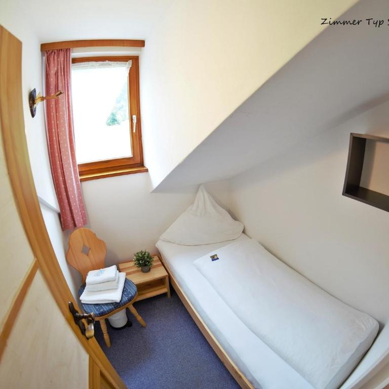 Gästehaus Siegllehen in Schönau am Königssee - Einzelzimmer mit Gemeinschaftsbad - 2