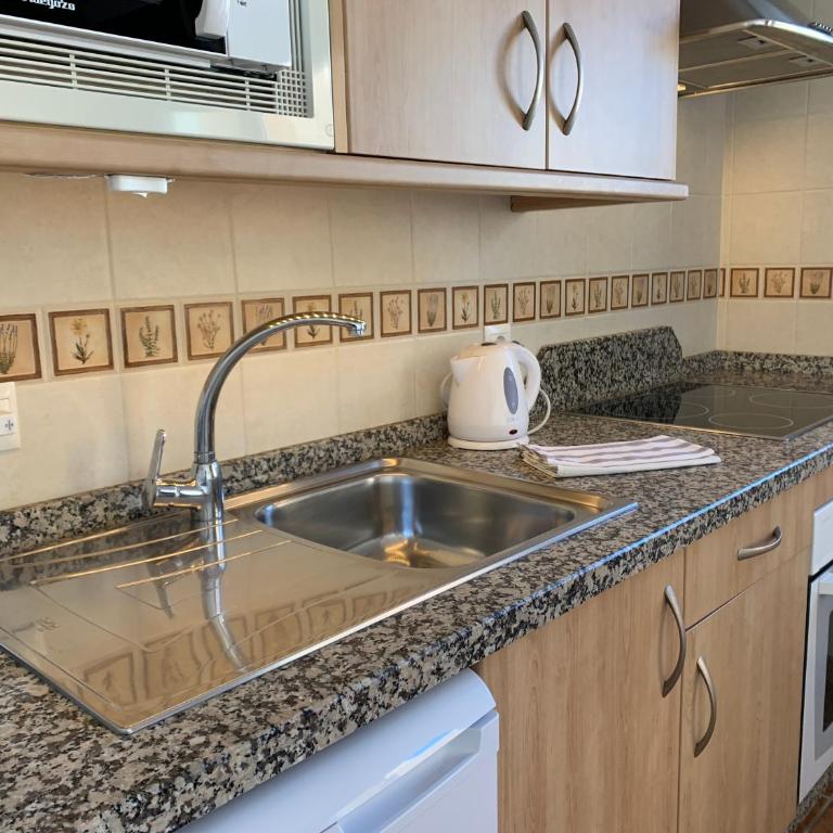 Apartamentos Nerjaluna - Estudio Doble con Terraza - 2 camas - 5