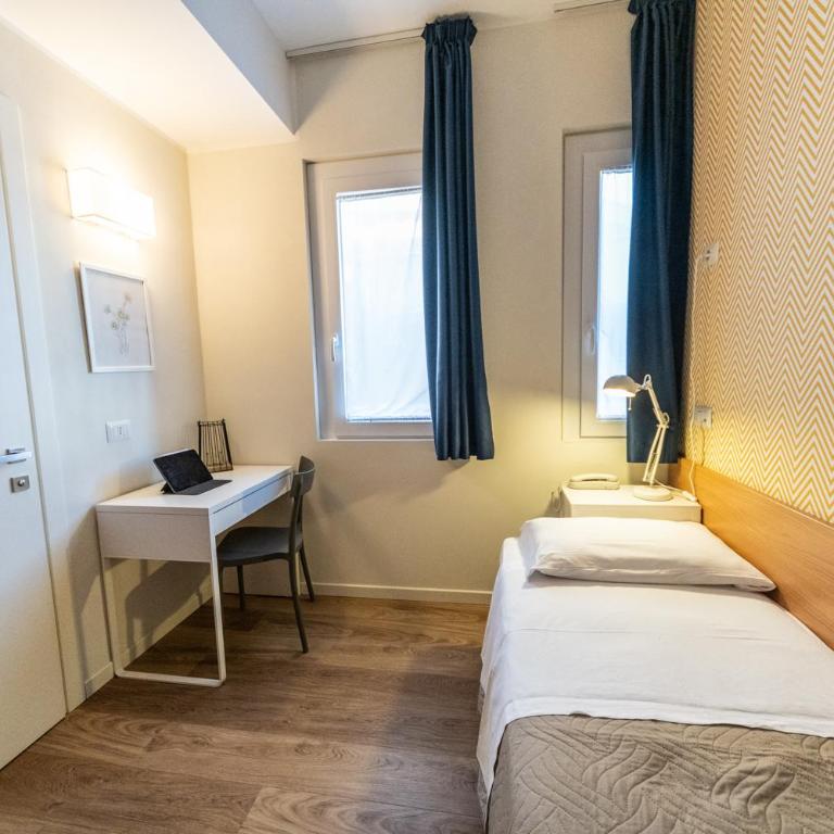Hotel Kiss - Single Room - 9