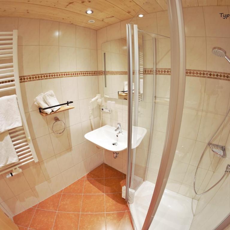 Gästehaus Siegllehen in Schönau am Königssee - Doppelzimmer mit Balkon - 3