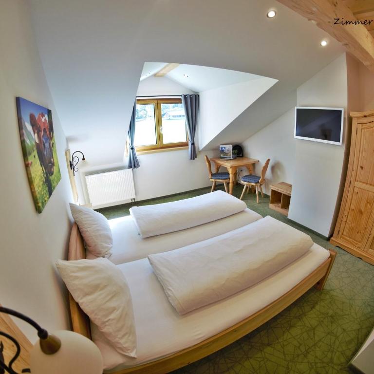 Gästehaus Siegllehen in Schönau am Königssee - Doppelzimmer mit Gartenblick - 2