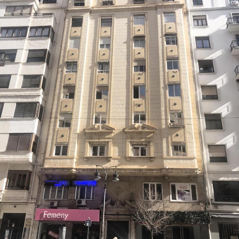 Art&Flats Hostel - Bed in 6-Bed Mixed Dormitory Room - 1