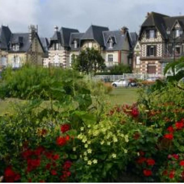 Cosy appartement dans une villa avec piscine, proche du centre et de la mer - Apartamento de 1 dormitorio - 25