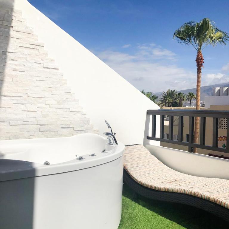 LUX&2Jacuzzi. NEW! Golden Mile Las Americas, Parque Santiago 2. Pool heated Sea water 2 BDR - Apartamento de 2 dormitorios - 38