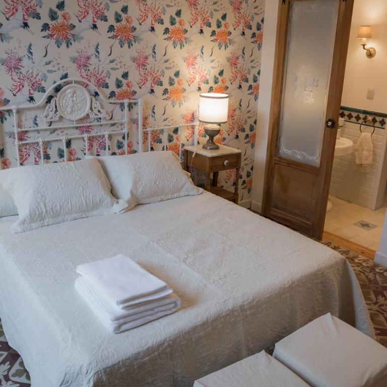 Versión Moreno - Habitación Doble con baño privado - 1 o 2 camas - 5