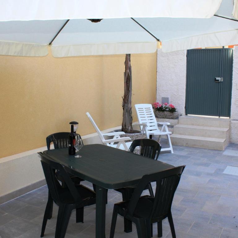 RE SOLE La Dependance - Casa vacanza V E N E R E - Casa Vacanze - 2