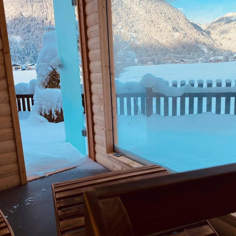Forest Chalet, all famous ski areas around us, 15 min to city of salzburg, mountainview, panorama sauna, bath whirlpool, fire pit in garden up to 10 p - Haus mit 4 Schlafzimmern - 17