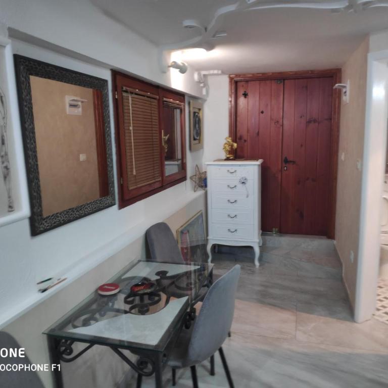 Apartman Art - One-Bedroom Apartment - 6