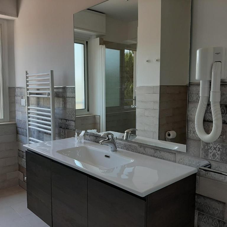 Hotel Desire' - Standard Family Room - 2
