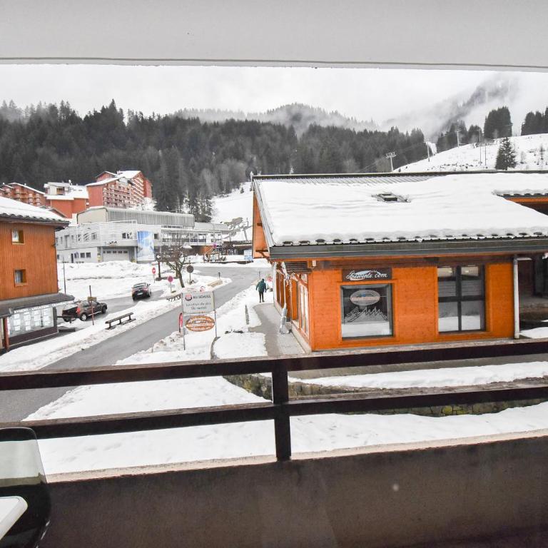 Le Relai S34 - Grand et lumineux studio avec coin montagne 4-6 pers avec WIFI, 50m des pistes, grand balcon exposé SUD, DRAPS NON COMPRIS - Studio - Vue sur Montagne - 11