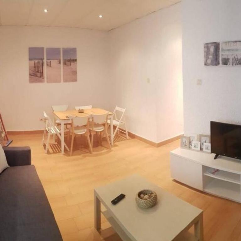 COZY Apartment In The Heart of Alicante! - Three-Bedroom Apartment - 17