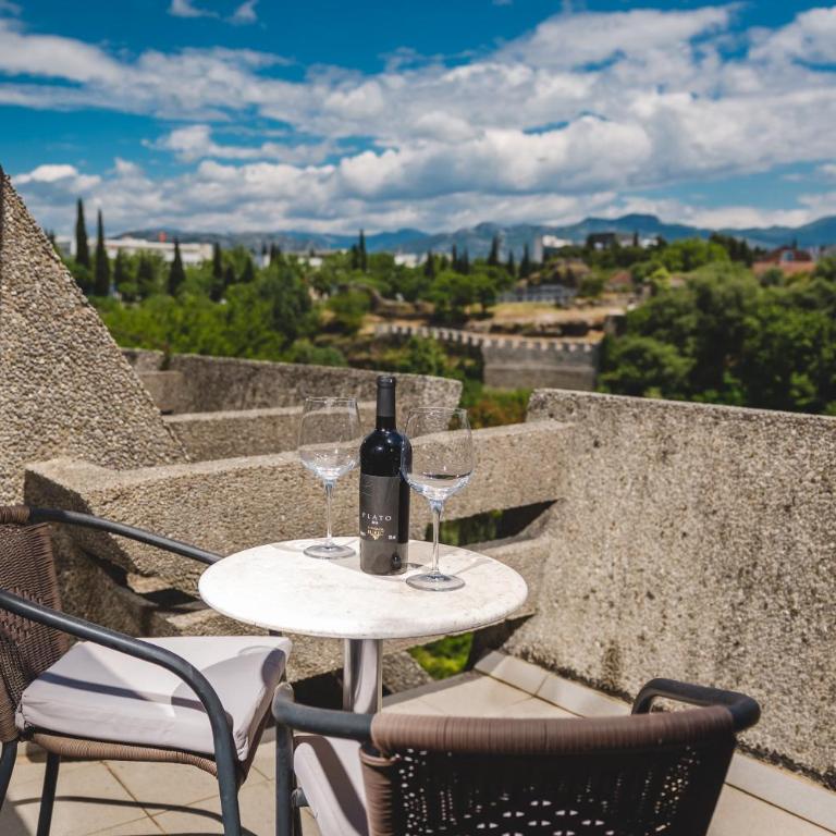 Hotel Podgorica - Deluxe Double Room with Balcony - 3