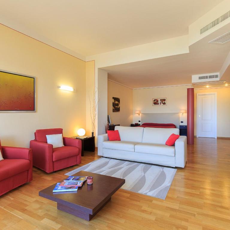 Hotel Residence La Luna Nel Porto - Suite con Vista Lago - 4