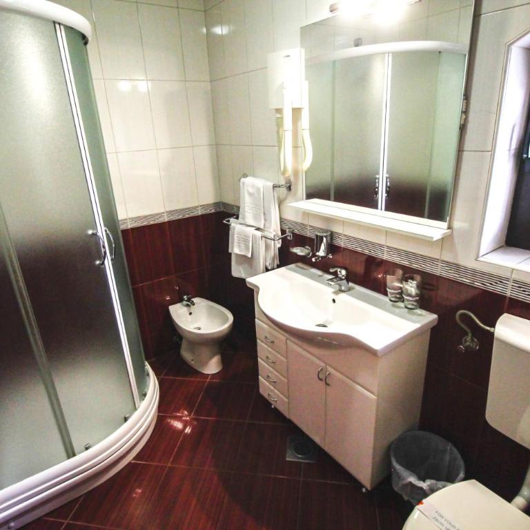 Hotel Vila Vrbas - Two-Bedroom Suite - 3